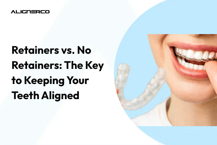 Una ragazza che sorride con un apparecchio di contenzione sui denti e uno in mano